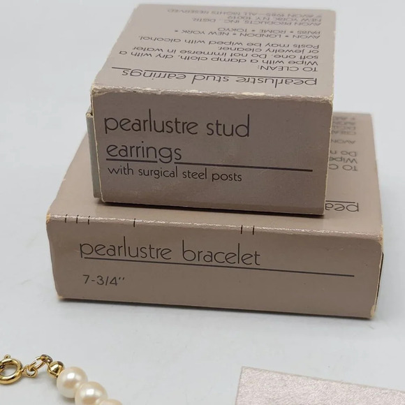 Vintage 1985 Signed Avon Pearlustre Faux Pearl Gold Tone Earring Bracelet 7.75” - Picture 2 of 5